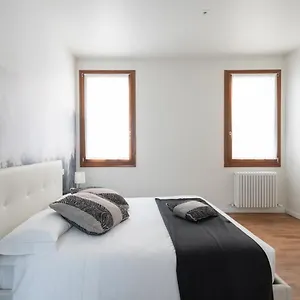 Apartment In San Marco With Canal View By Wonderful Italy, Venedig